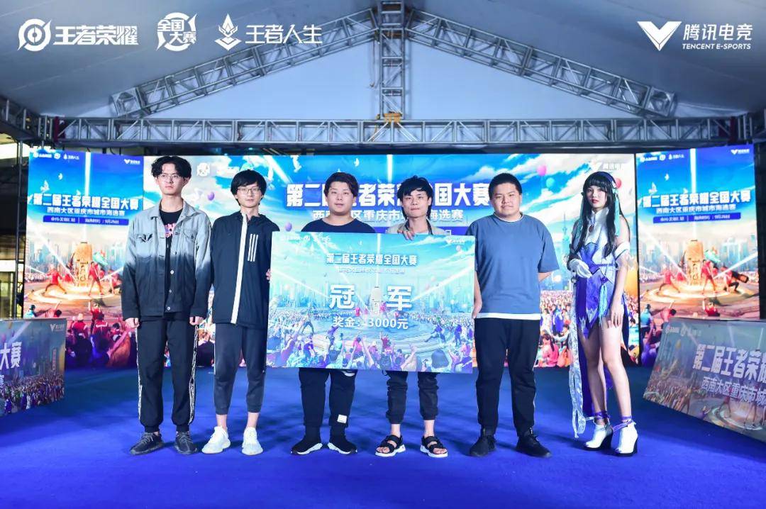 反复打击新
